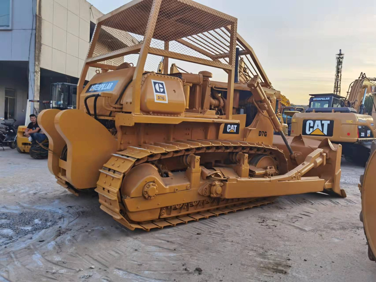 CATERPILLAR D7G BULLDOZER - Бульдозер: фото 1 CATERPILLAR D7G BULLDOZER - Бульдозер: фото 1