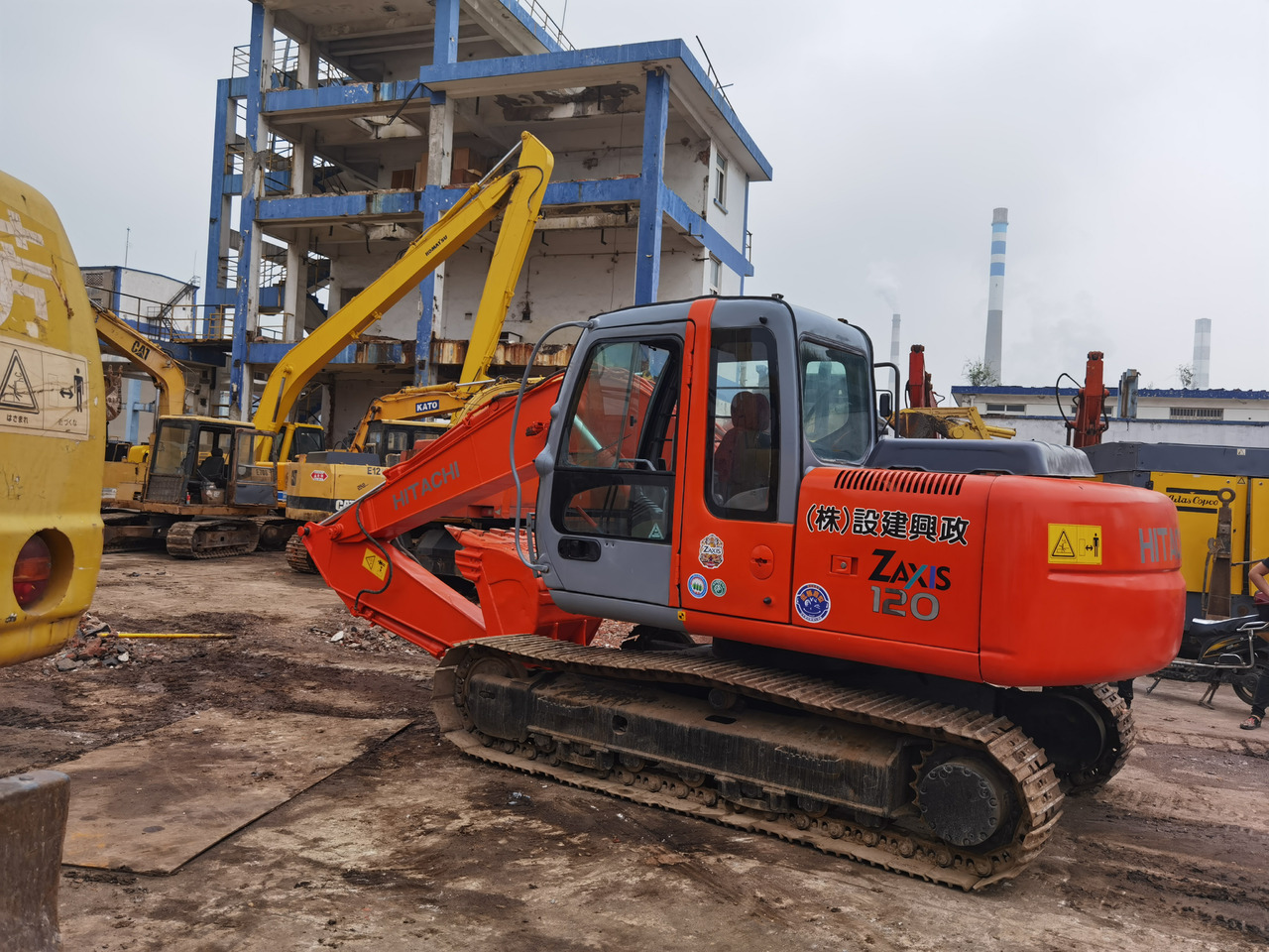 HITACHI ZX120 - Гусеничный экскаватор: фото 1 HITACHI ZX120 - Гусеничный экскаватор: фото 1