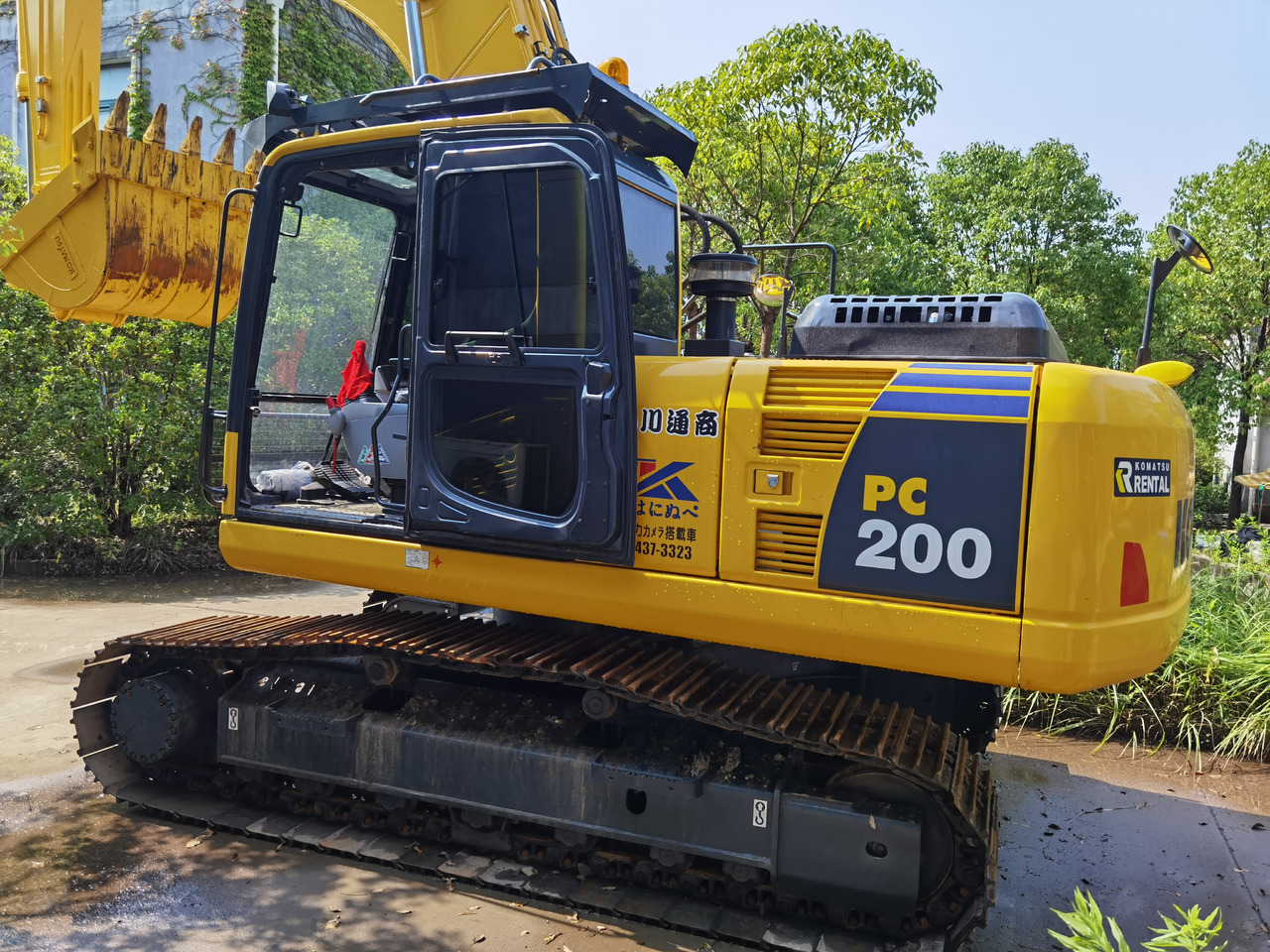 KOMATSU PC200 - Гусеничный экскаватор: фото 1