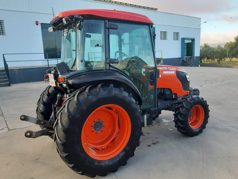 Трактор Kubota M8540: фото 6