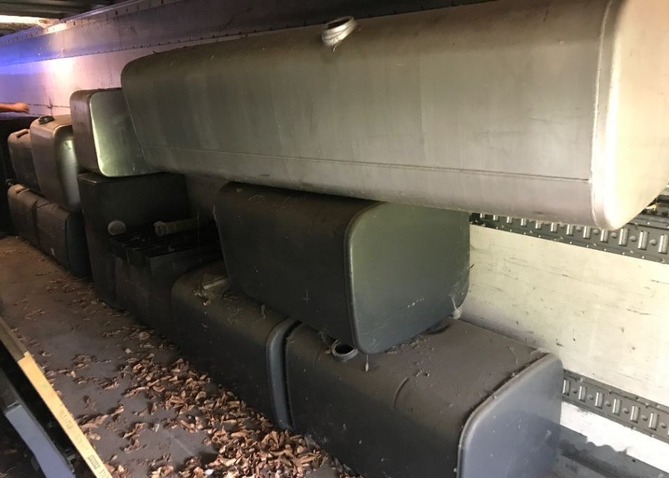 Rezervor tir camion second hand din dezmembrari - Топливный бак для Грузовиков: фото 1 Rezervor tir camion second hand din dezmembrari - Топливный бак для Грузовиков: фото 1