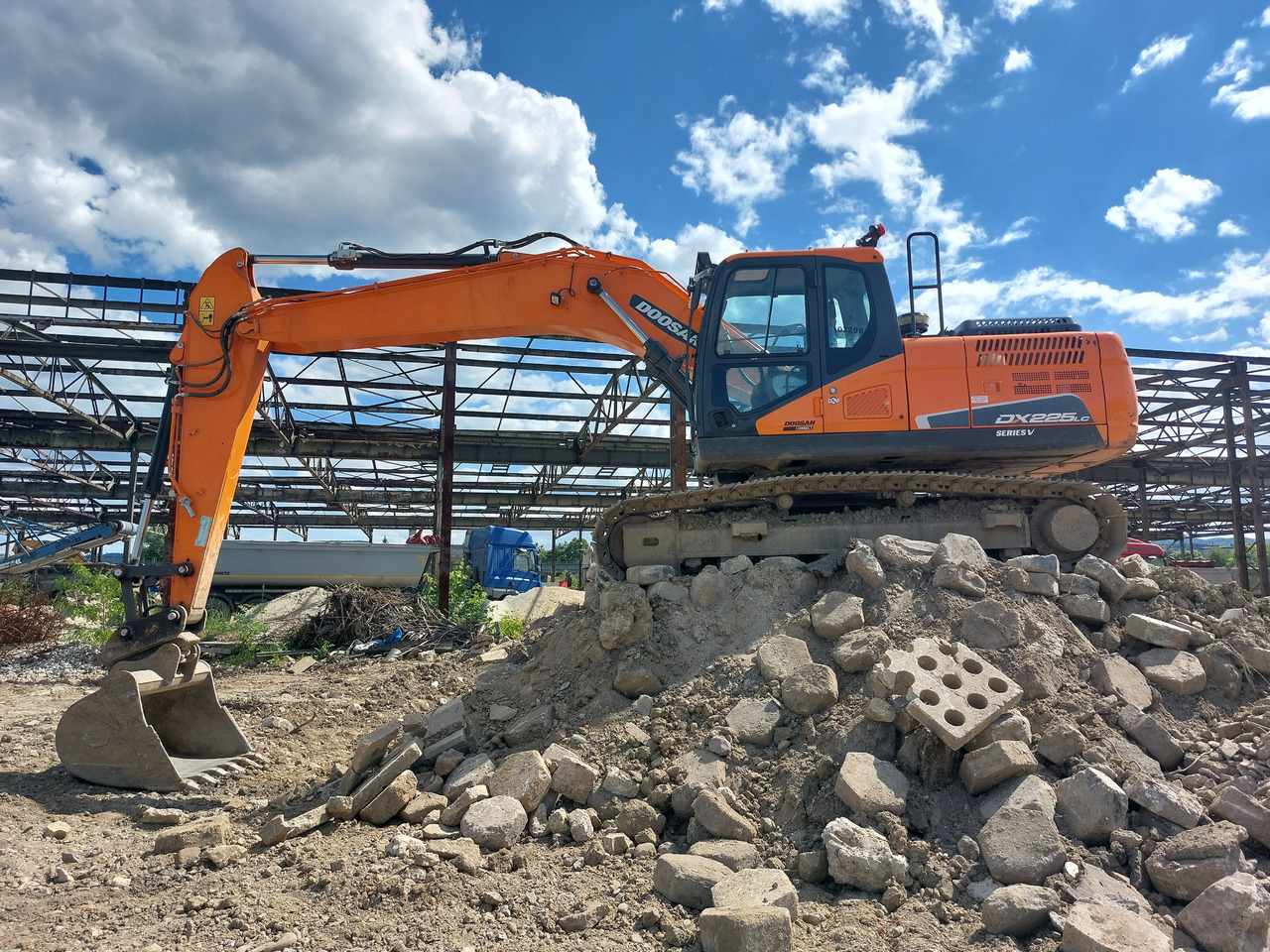 DOOSAN DX225LC-5 - Гусеничный экскаватор: фото 1