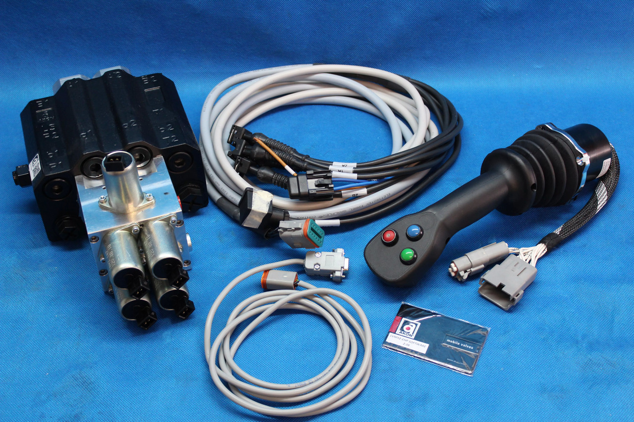 Joystick + AKON LVM92 Proportional Valve 90 L/Min 2 Sections for Loader, Closed  - Фронтальный погрузчик для трактора для Грузовиков: фото 1