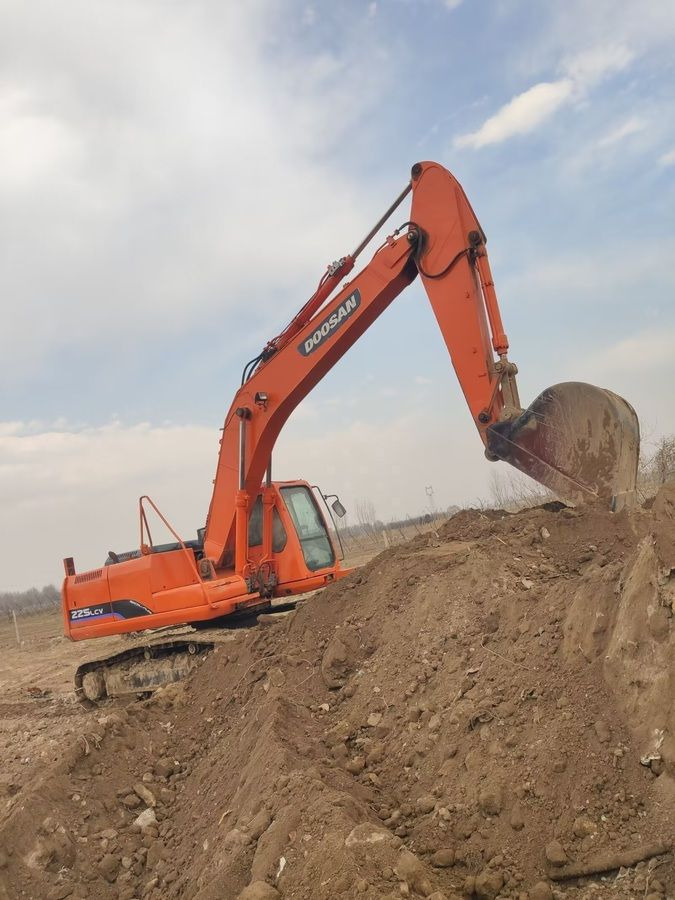 Doosan 225lcv - Гусеничный экскаватор: фото 1 Doosan 225lcv - Гусеничный экскаватор: фото 1