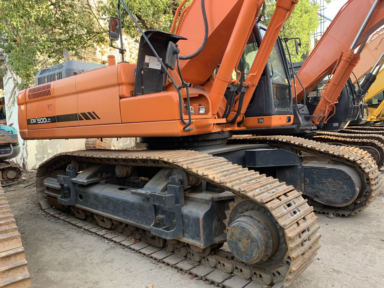 Doosan DX500 - Гусеничный экскаватор: фото 1 Doosan DX500 - Гусеничный экскаватор: фото 1