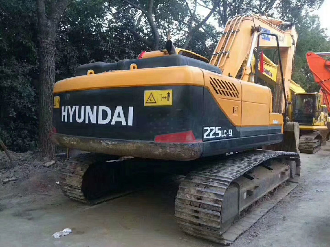 Hyundai 225LC-9 - Гусеничный экскаватор: фото 1 Hyundai 225LC-9 - Гусеничный экскаватор: фото 1
