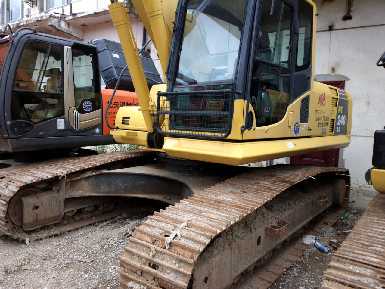 Komatsu 240-8 - Гусеничный экскаватор: фото 1 Komatsu 240-8 - Гусеничный экскаватор: фото 1
