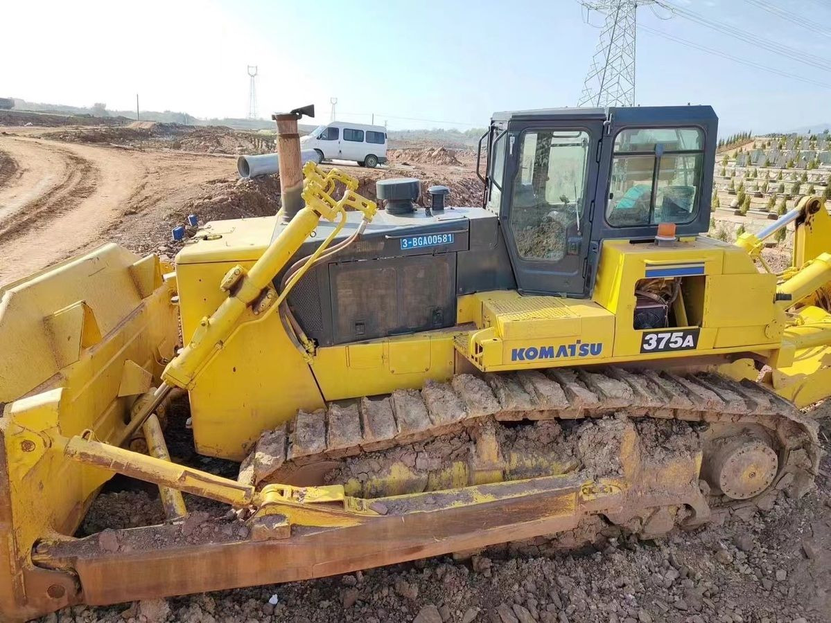 Komatsu 375A-5 - Бульдозер: фото 1