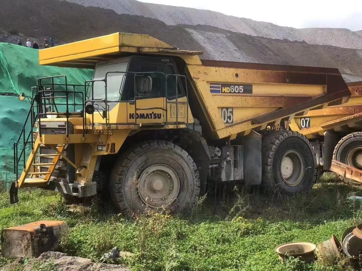 Komatsu HD605-7 - Карьерный самосвал: фото 1 Komatsu HD605-7 - Карьерный самосвал: фото 1