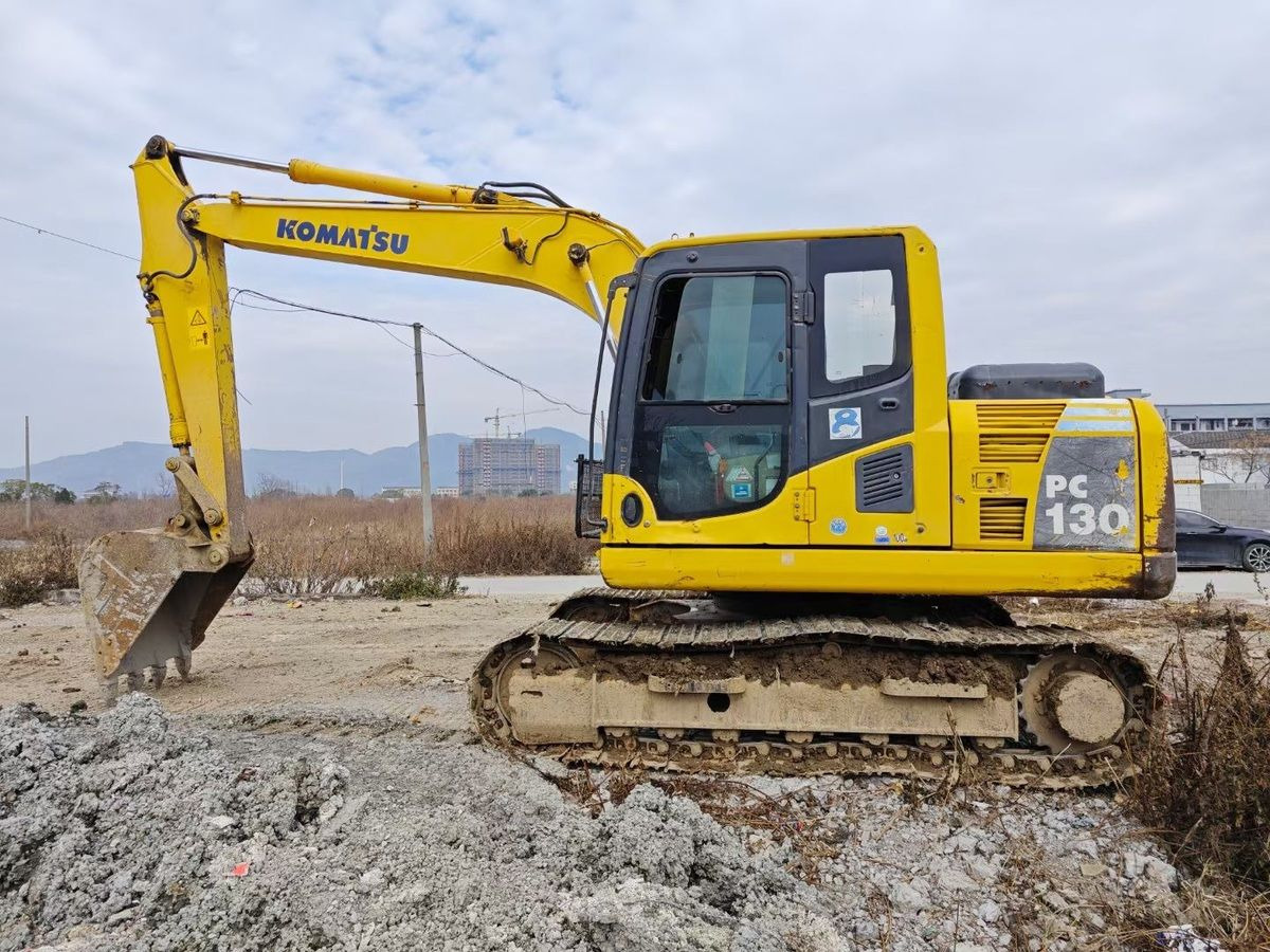 Komatsu PC130-8 - Гусеничный экскаватор: фото 1 Komatsu PC130-8 - Гусеничный экскаватор: фото 1