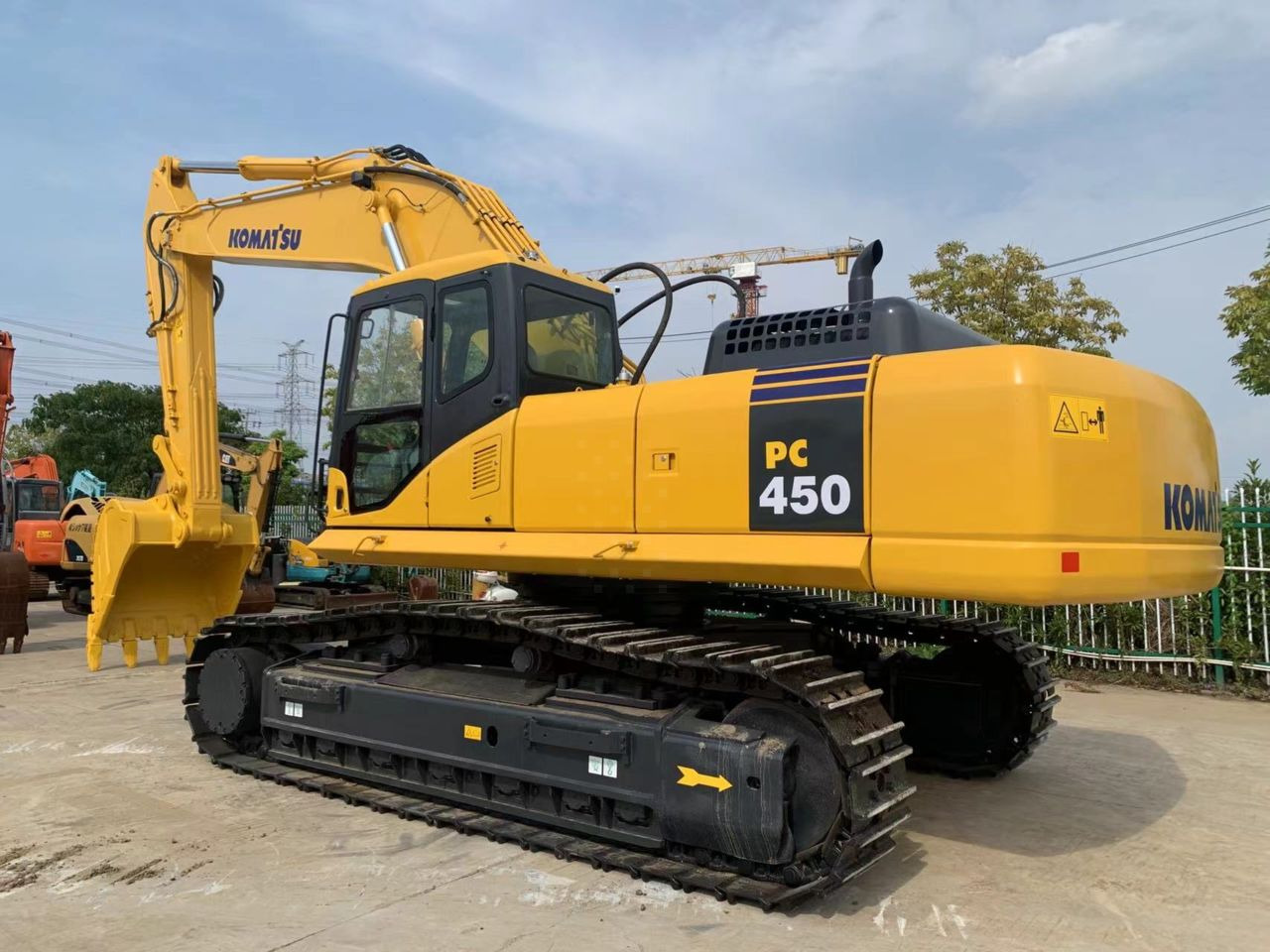 Komatsu PC450-7 - Гусеничный экскаватор: фото 1 Komatsu PC450-7 - Гусеничный экскаватор: фото 1