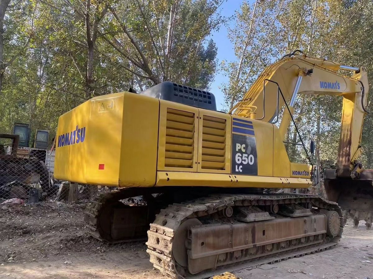 Komatsu PC650-8 - Гусеничный экскаватор: фото 1
