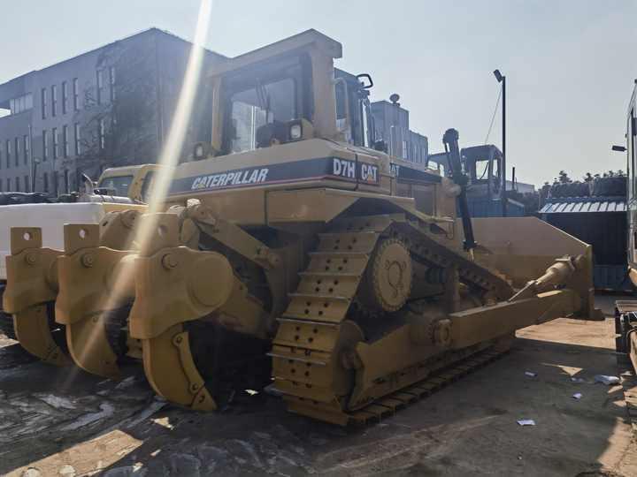 Cheap Price Used CAT Bulldozer machine Japan Caterpillar D7H D7R bulldozer dozer for sale - Бульдозер: фото 2 Cheap Price Used CAT Bulldozer machine Japan Caterpillar D7H D7R bulldozer dozer for sale - Бульдозер: фото 2