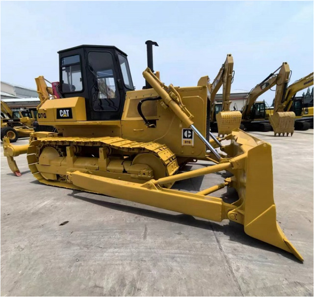 Famous brand Good Condition Used CAT Bulldozers D7G Second-hand Caterpillar Bulldozer D7G in stock - Бульдозер: фото 1 Famous brand Good Condition Used CAT Bulldozers D7G Second-hand Caterpillar Bulldozer D7G in stock - Бульдозер: фото 1
