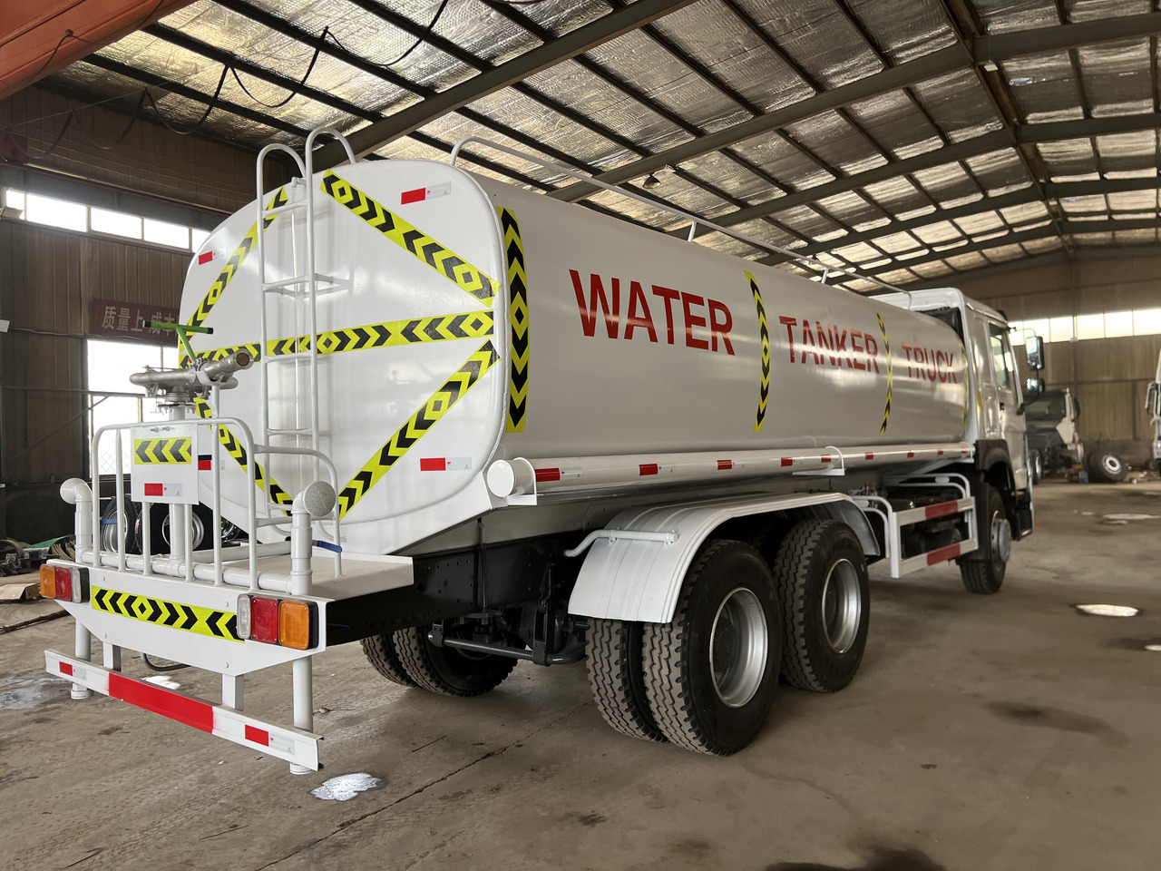 HOWO HOWO water tanker truck - Грузовик-цистерна: фото 1