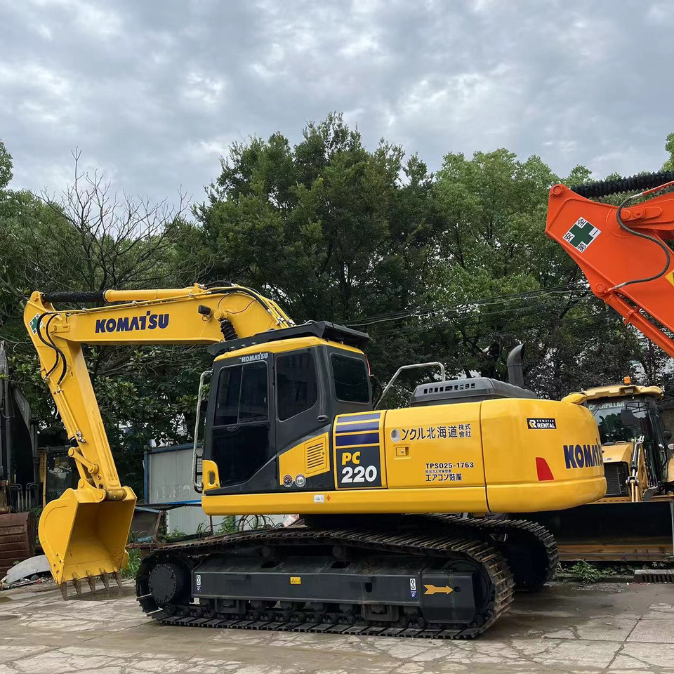 KOMATSU PC220-8 excavator - Гусеничный экскаватор: фото 1