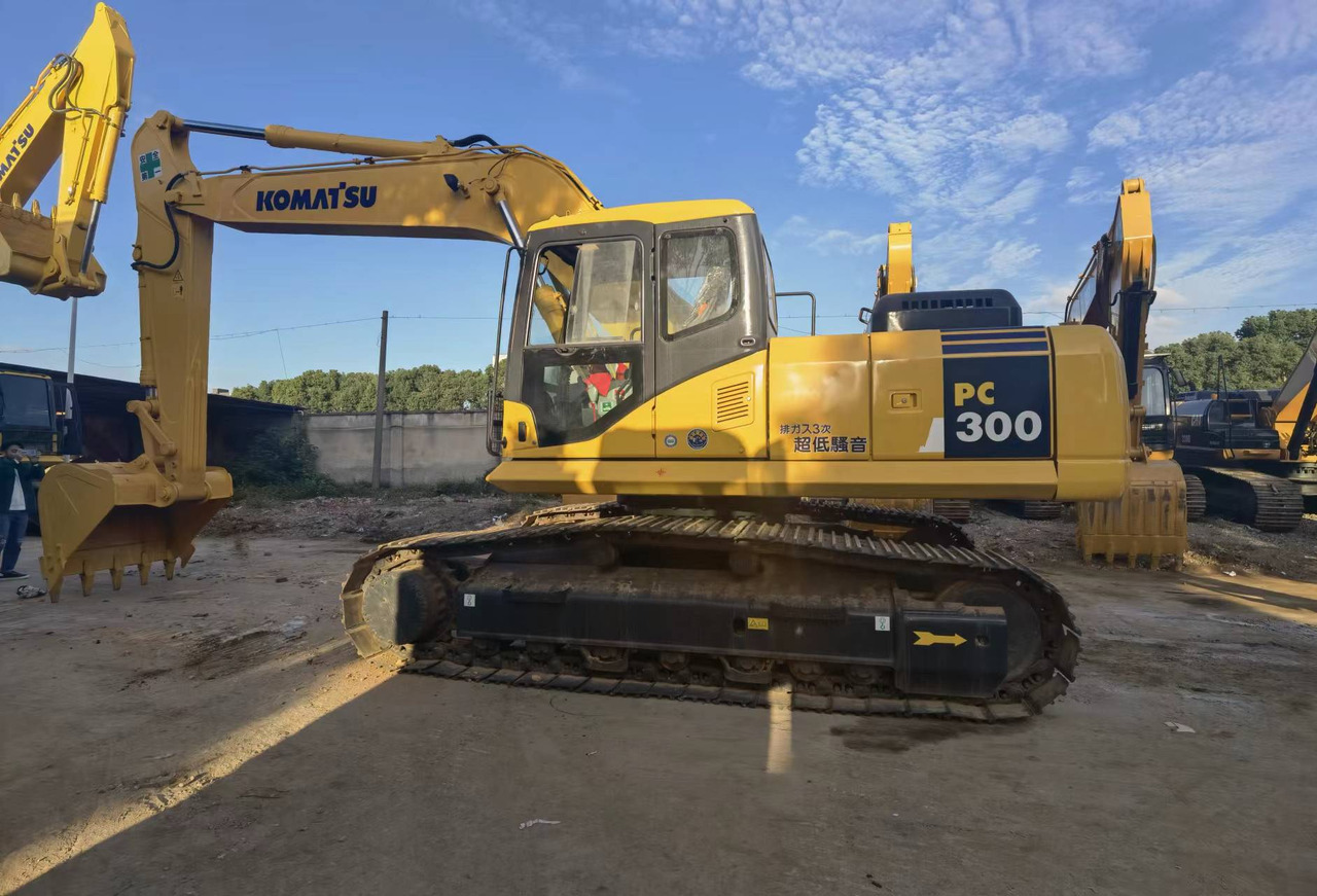 Komatsu PC300-7 Excavator - Гусеничный экскаватор: фото 2 Komatsu PC300-7 Excavator - Гусеничный экскаватор: фото 2