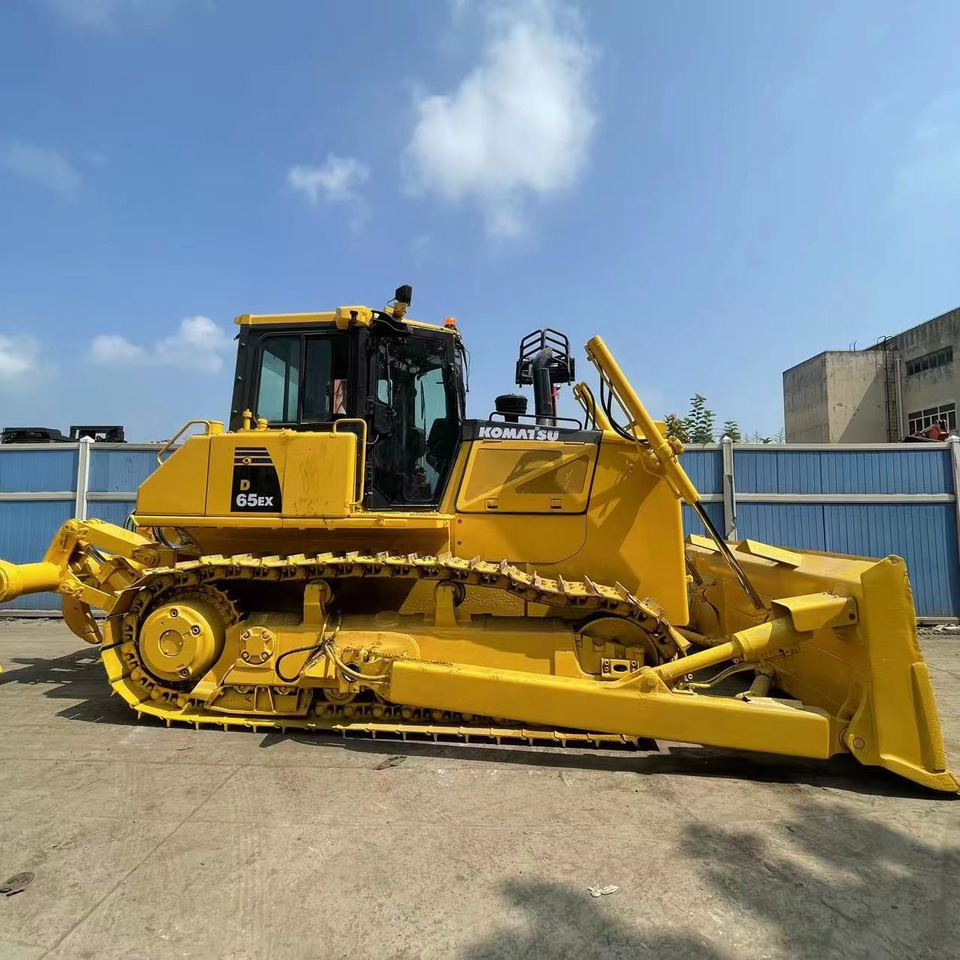 Komatsu d65 crawler bulldozer - Бульдозер: фото 1 Komatsu d65 crawler bulldozer - Бульдозер: фото 1