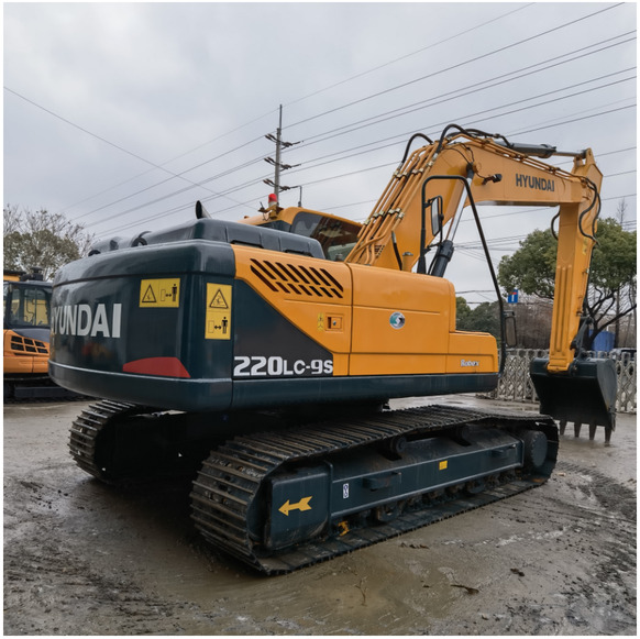 Second Hand Hyundai 220lc-9s excavators with good condition in china shanghai yard for sale - Гусеничный экскаватор: фото 1 Second Hand Hyundai 220lc-9s excavators with good condition in china shanghai yard for sale - Гусеничный экскаватор: фото 1