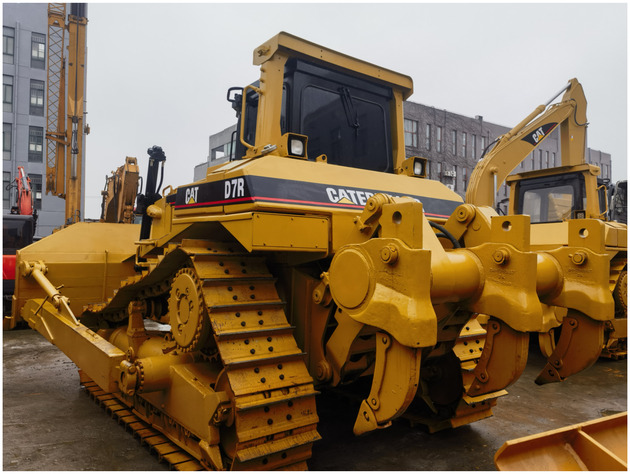 Second hand Cat D7R Dozer used D7 Dozers Cat Bulldozer Good Price for Sale in shanghai yard - Бульдозер: фото 1 Second hand Cat D7R Dozer used D7 Dozers Cat Bulldozer Good Price for Sale in shanghai yard - Бульдозер: фото 1