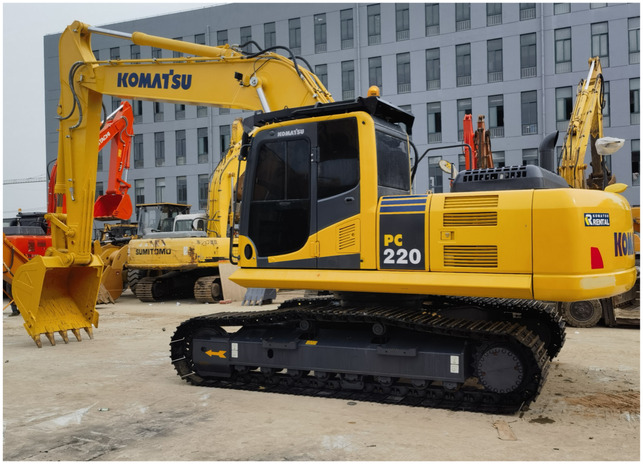 Used Original Japanese KOMATSU PC220-8 used excavator for sale in shanghai yard - Гусеничный экскаватор: фото 1
