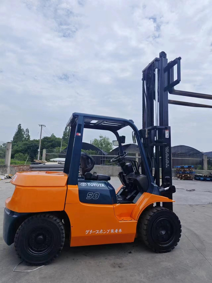 Used Toyota FD50 Diesel forklift - Дизельный погрузчик: фото 1 Used Toyota FD50 Diesel forklift - Дизельный погрузчик: фото 1