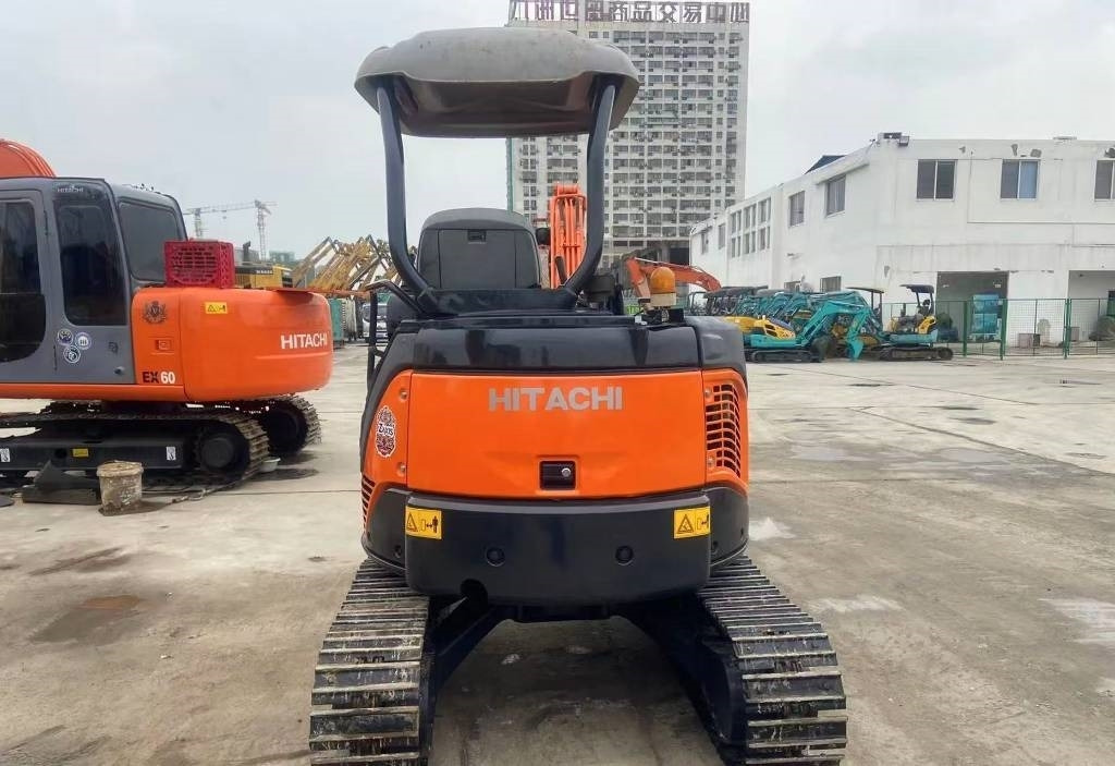 Hitachi 30 - Гусеничный экскаватор: фото 2 Hitachi 30 - Гусеничный экскаватор: фото 2