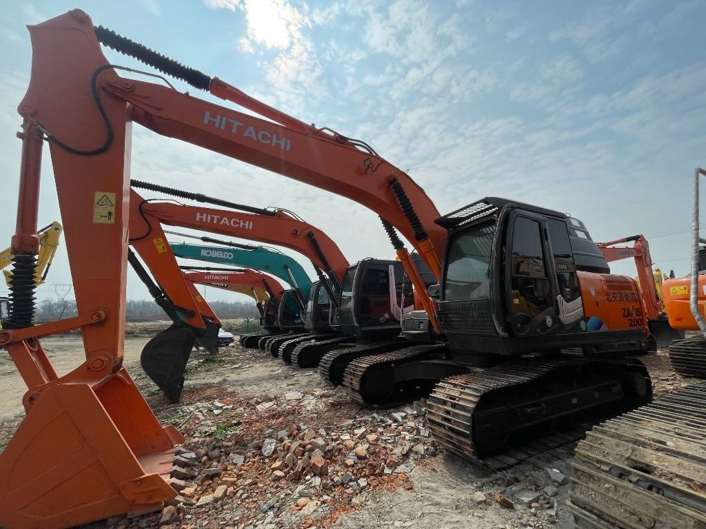 Hitachi ZX 200 - Гусеничный экскаватор: фото 1 Hitachi ZX 200 - Гусеничный экскаватор: фото 1