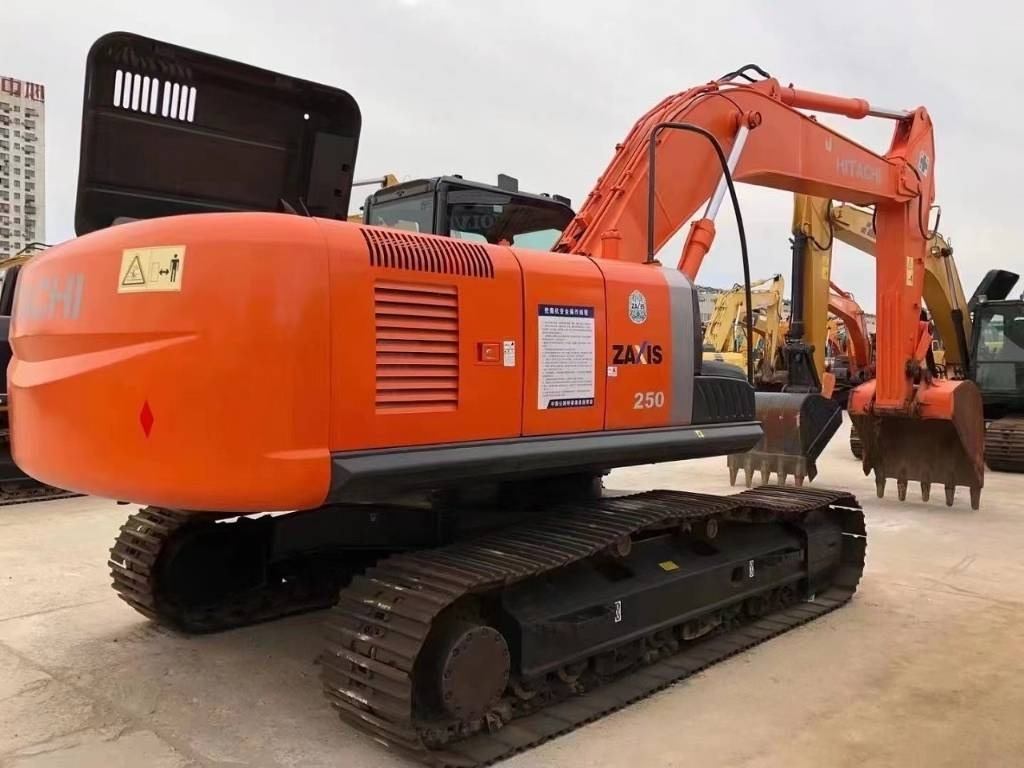Hitachi ZX 250 - Гусеничный экскаватор: фото 1 Hitachi ZX 250 - Гусеничный экскаватор: фото 1