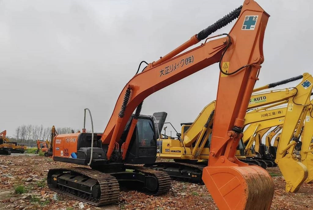 Hitachi Zaxis 200 LC - Мини-экскаватор: фото 1 Hitachi Zaxis 200 LC - Мини-экскаватор: фото 1