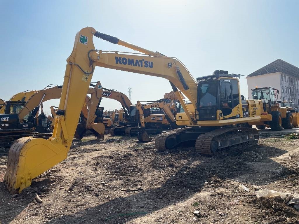 Komatsu 210 - Гусеничный экскаватор: фото 1 Komatsu 210 - Гусеничный экскаватор: фото 1