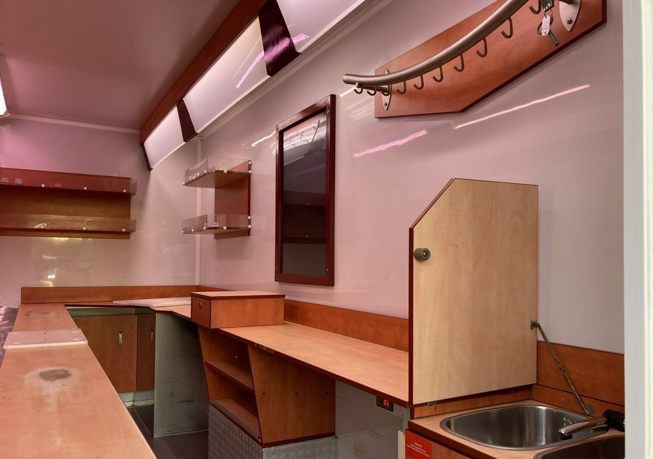 Inna Inny Autosklep wędlin Gastronomiczna food truck foodtruck sklep 2004 - Торговый прицеп: фото 5 Inna Inny Autosklep wędlin Gastronomiczna food truck foodtruck sklep 2004 - Торговый прицеп: фото 5