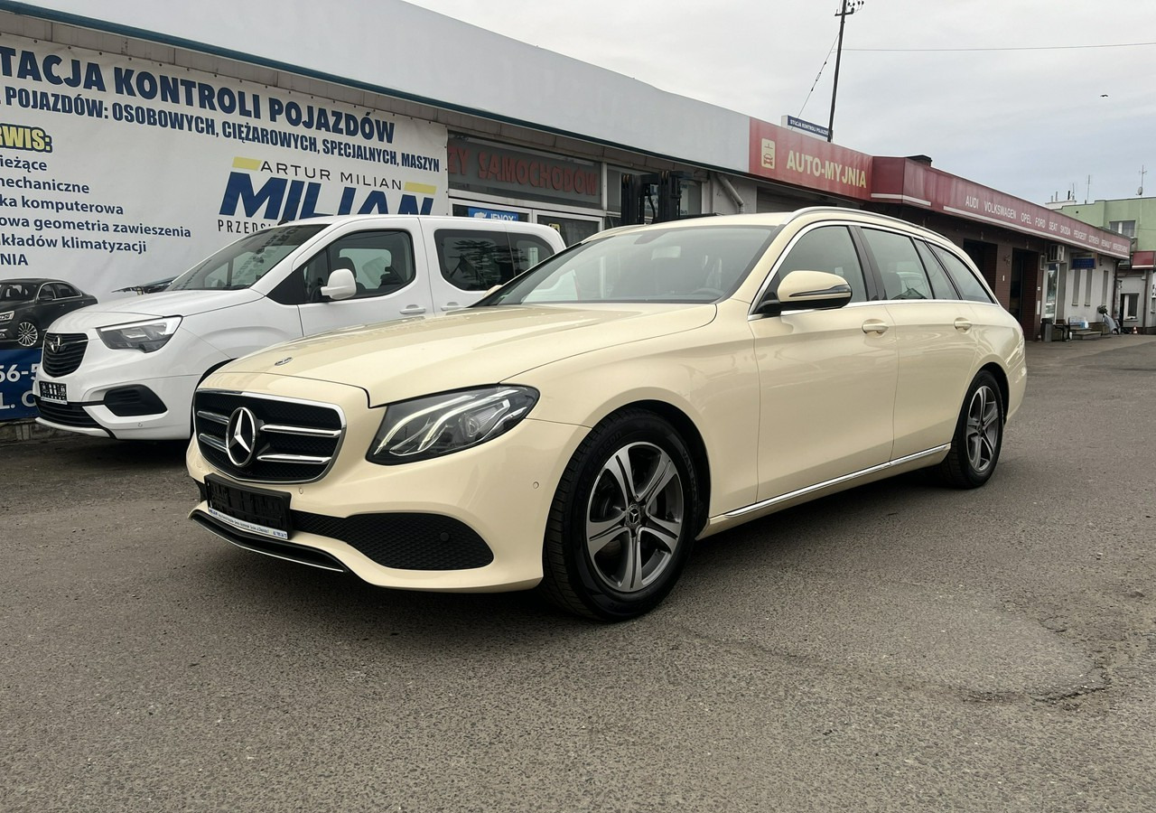 Mercedes-Benz Klasa E E220d T 9G-tronic 197KM Navi FullLed Kamera Asystent Model 2020 FV 2 - Легковой автомобиль: фото 1 Mercedes-Benz Klasa E E220d T 9G-tronic 197KM Navi FullLed Kamera Asystent Model 2020 FV 2 - Легковой автомобиль: фото 1