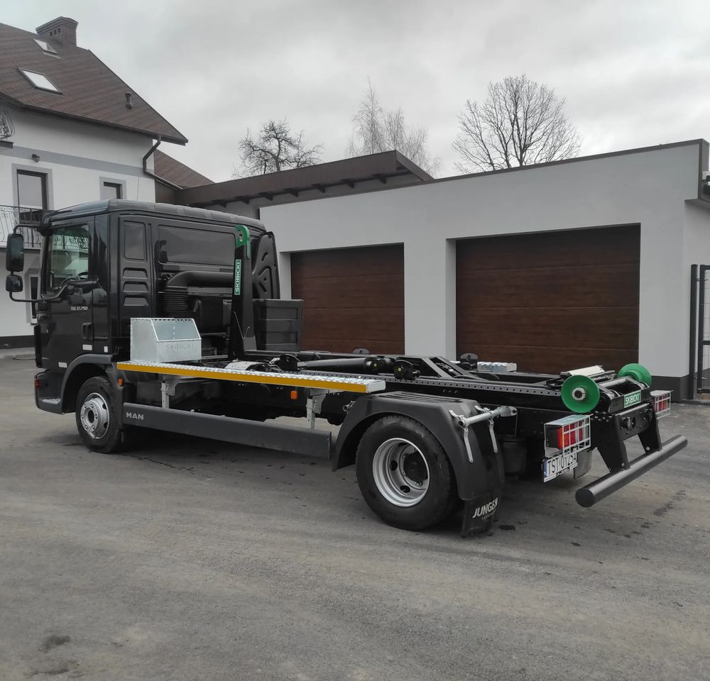 MAN TGL 12.250 nowe urządzenie hakowe SKIBICKI HKS 8/4000 ATEGO / TGM - Крюковой мультилифт: фото 1 MAN TGL 12.250 nowe urządzenie hakowe SKIBICKI HKS 8/4000 ATEGO / TGM - Крюковой мультилифт: фото 1