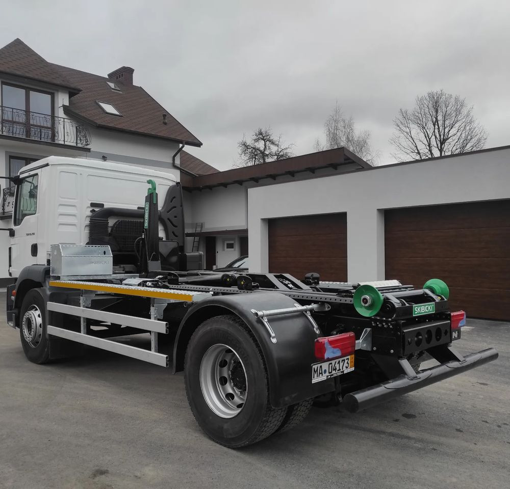 MAN TGM 18.290 - Крюковой мультилифт: фото 1 MAN TGM 18.290 - Крюковой мультилифт: фото 1