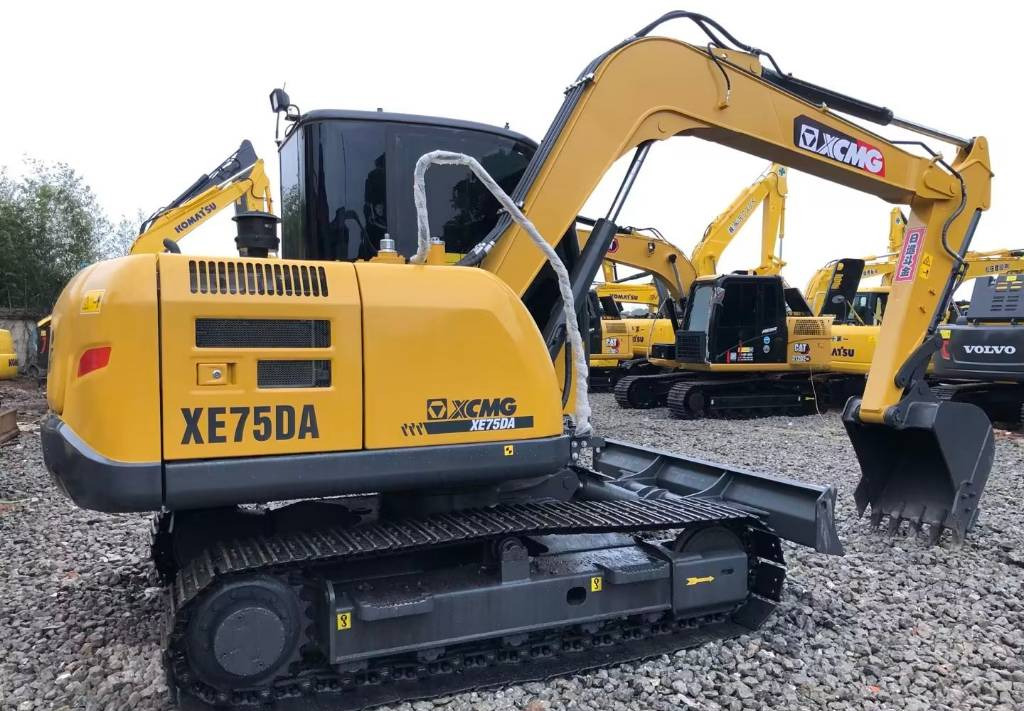 Мини-экскаватор XCMG XE 75 DA XE75: фото 1 Мини-экскаватор XCMG XE 75 DA XE75: фото 1