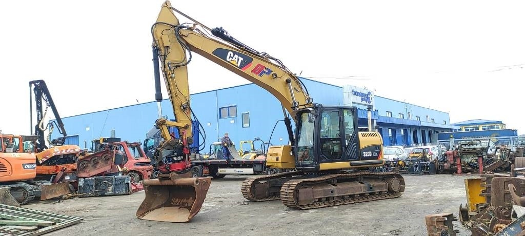 CAT 320 D - Гусеничный экскаватор: фото 1 CAT 320 D - Гусеничный экскаватор: фото 1
