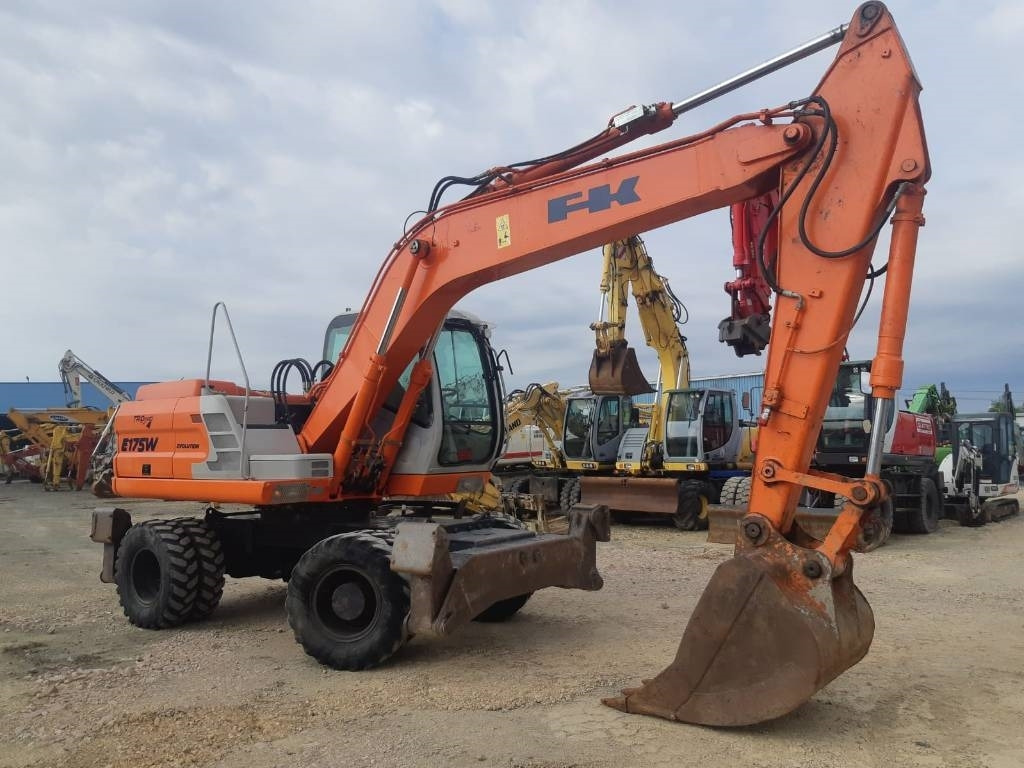 Fiat-Kobelco E175W  - Колёсный экскаватор: фото 1