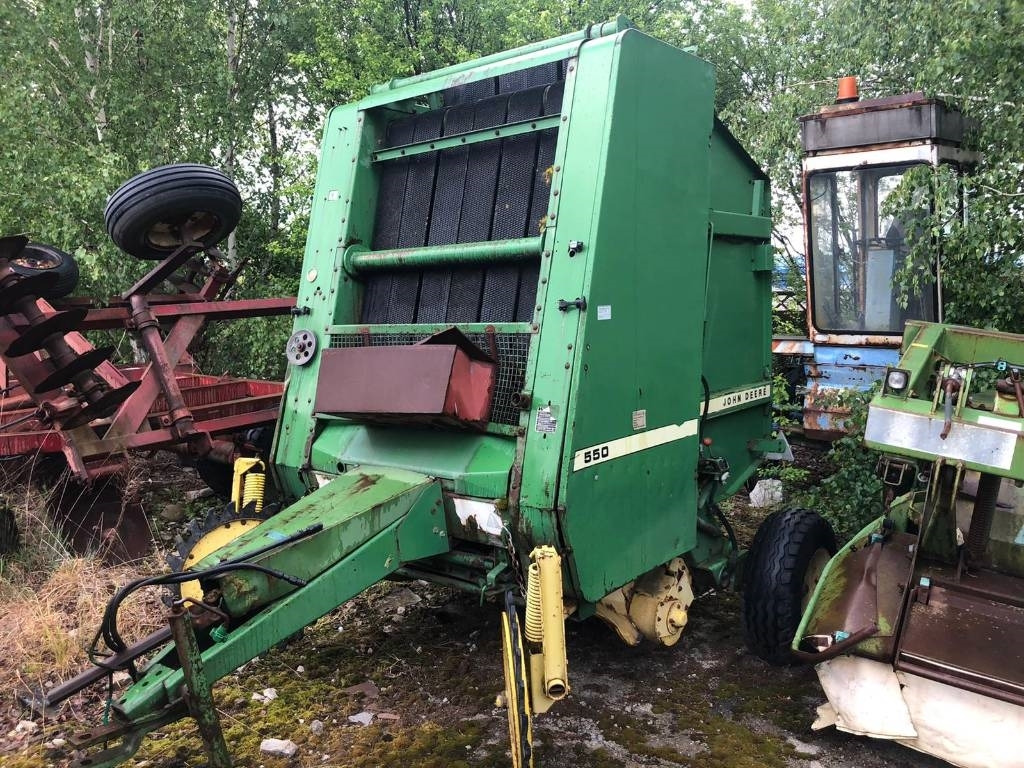 John Deere 550 - Пресс-подборщик рулонный: фото 1 John Deere 550 - Пресс-подборщик рулонный: фото 1