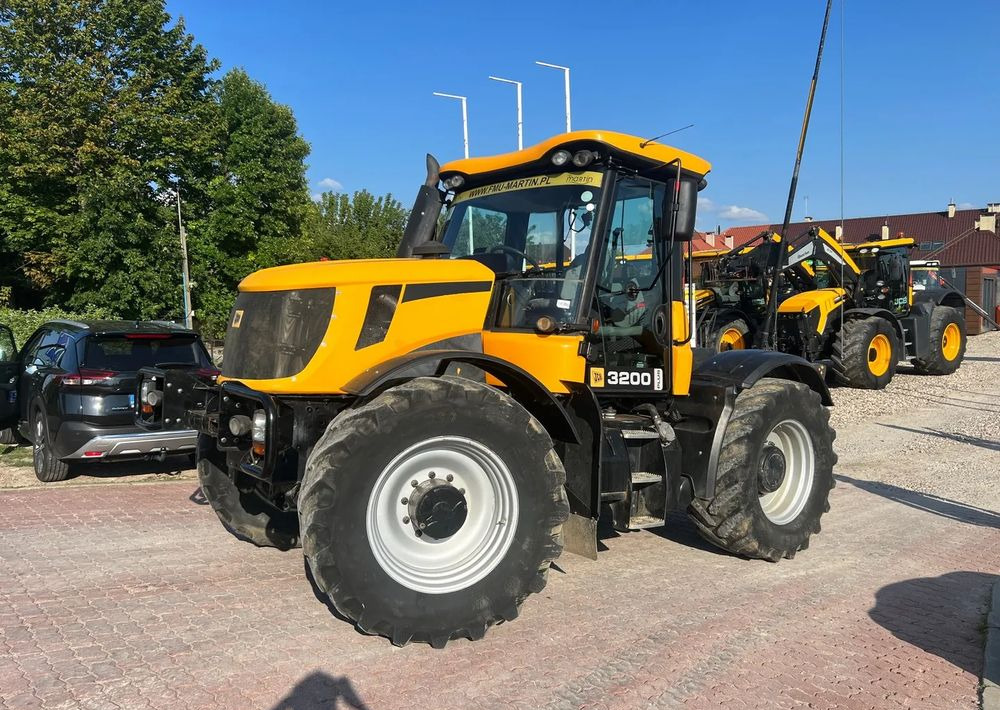 JCB 3200 Plus - Трактор: фото 1
