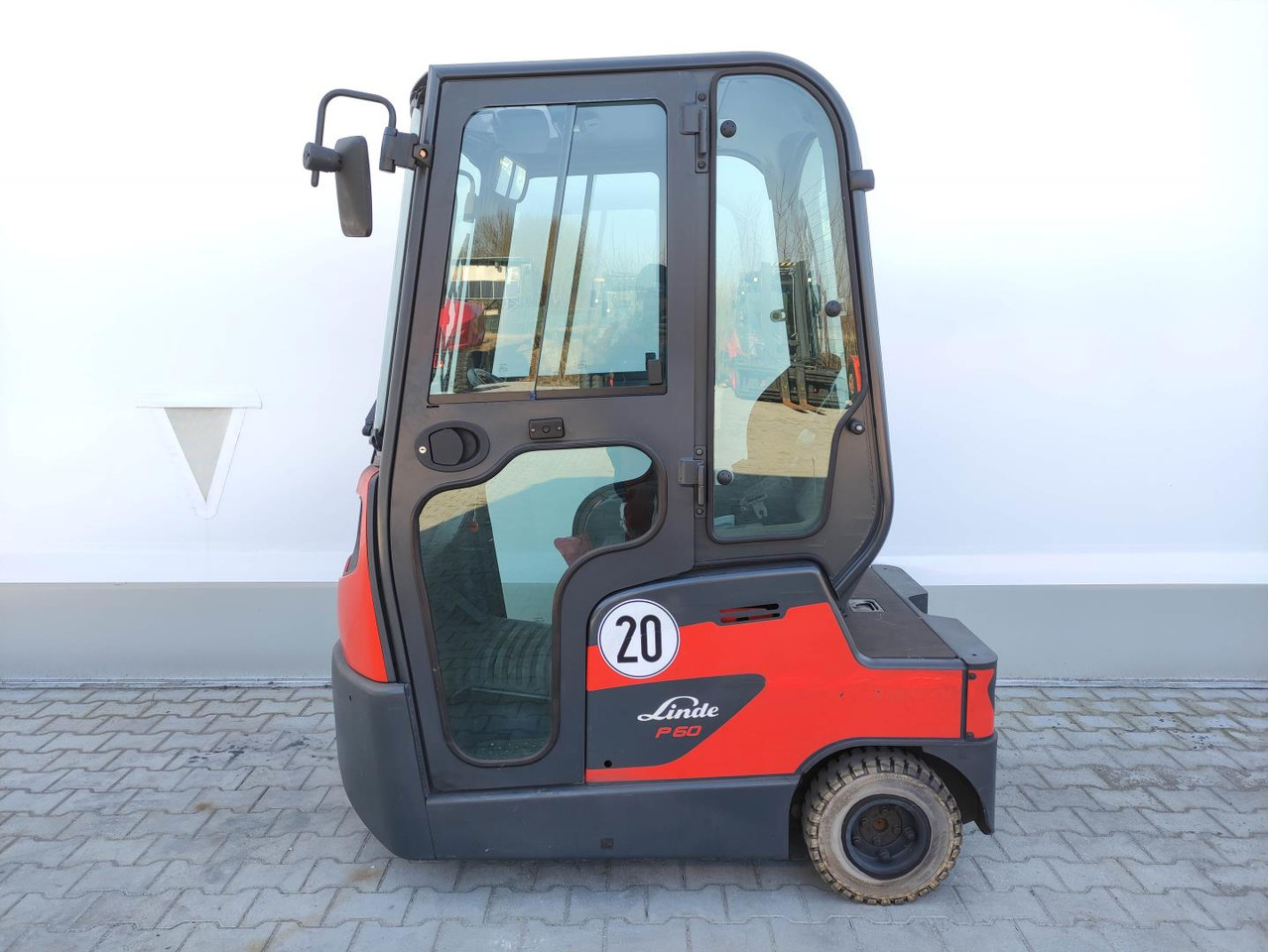 Linde P60 - Складской тягач: фото 1 Linde P60 - Складской тягач: фото 1