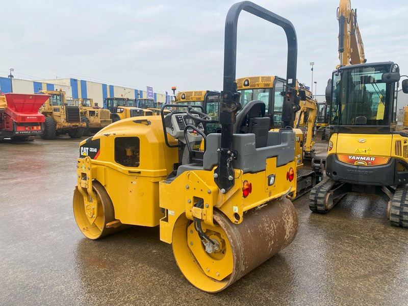 Caterpillar CB34B - Каток: фото 1 Caterpillar CB34B - Каток: фото 1