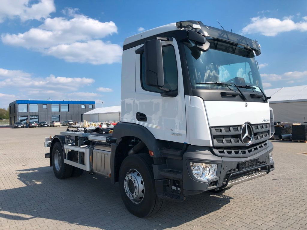 Mercedes-Benz AROCS 2136 Abrollkipper HYVA HKS-12-37-S - Крюковой мультилифт: фото 1 Mercedes-Benz AROCS 2136 Abrollkipper HYVA HKS-12-37-S - Крюковой мультилифт: фото 1