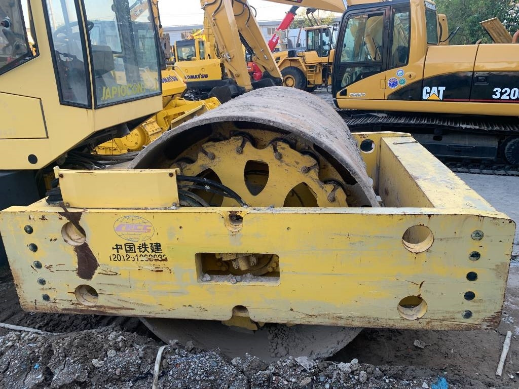 Bomag BW 225 D-3 - Дорожный каток: фото 1 Bomag BW 225 D-3 - Дорожный каток: фото 1