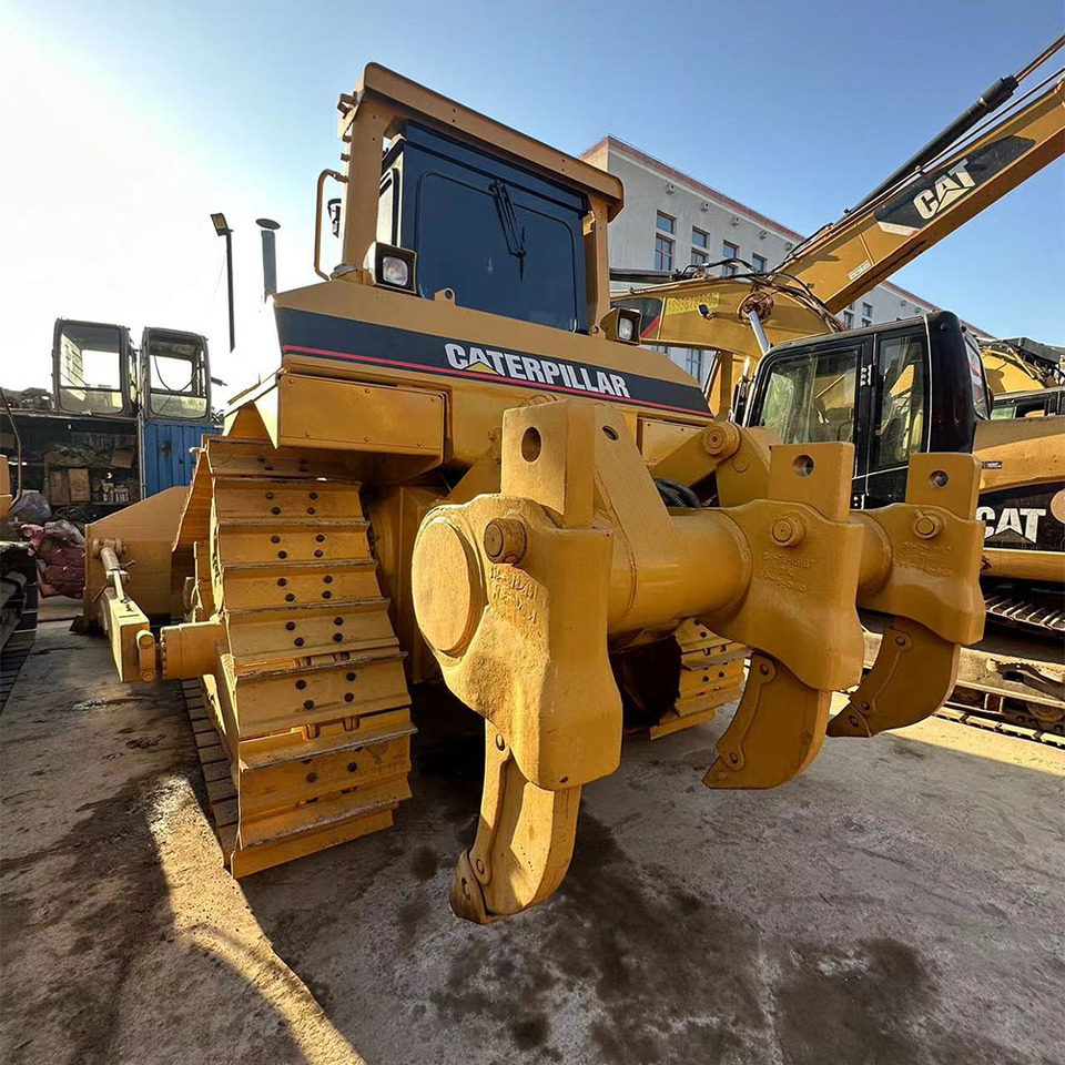 CATERPILLAR D8R - Бульдозер: фото 1 CATERPILLAR D8R - Бульдозер: фото 1