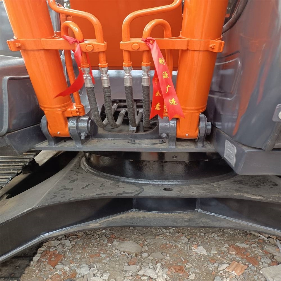 Hitachi ZAXIS120 - Гусеничный экскаватор: фото 1 Hitachi ZAXIS120 - Гусеничный экскаватор: фото 1