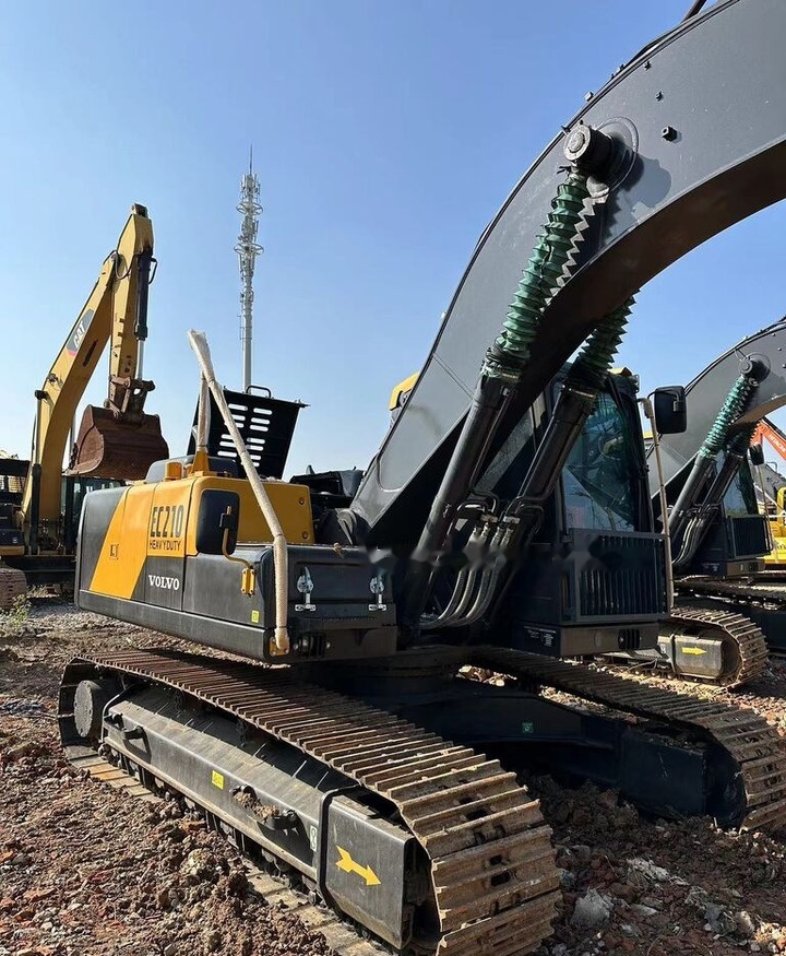 Volvo EC210 - Гусеничный экскаватор: фото 1 Volvo EC210 - Гусеничный экскаватор: фото 1