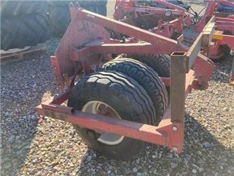 He-Va GUMMIHJULSPAKKER 150 - Полевой каток: фото 1 He-Va GUMMIHJULSPAKKER 150 - Полевой каток: фото 1