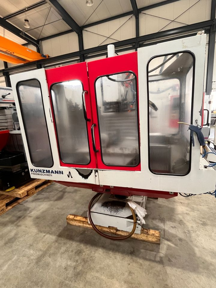 Werkzeugfräsmaschine Fräsmaschine KUNZMANN WF 4/3 TNC124 - Металлообрабатывающий станок: фото 1 Werkzeugfräsmaschine Fräsmaschine KUNZMANN WF 4/3 TNC124 - Металлообрабатывающий станок: фото 1