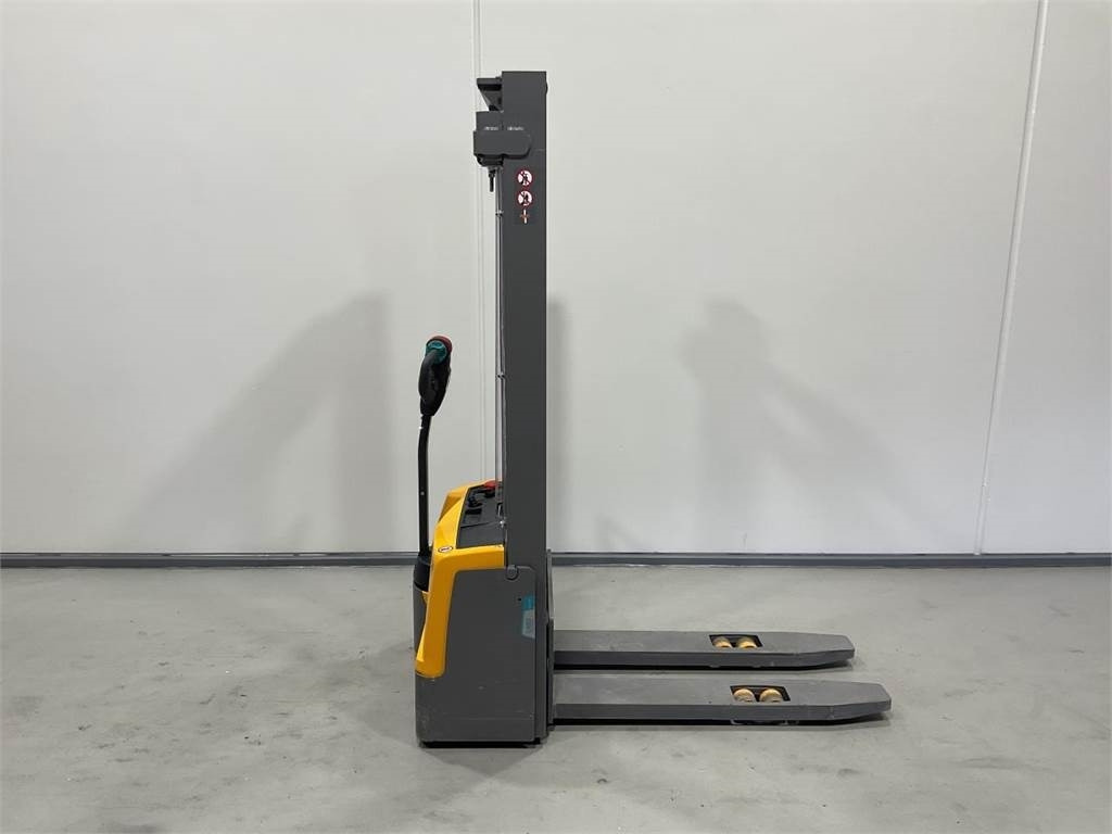 Jungheinrich EJC M10E - Штабелер: фото 1 Jungheinrich EJC M10E - Штабелер: фото 1
